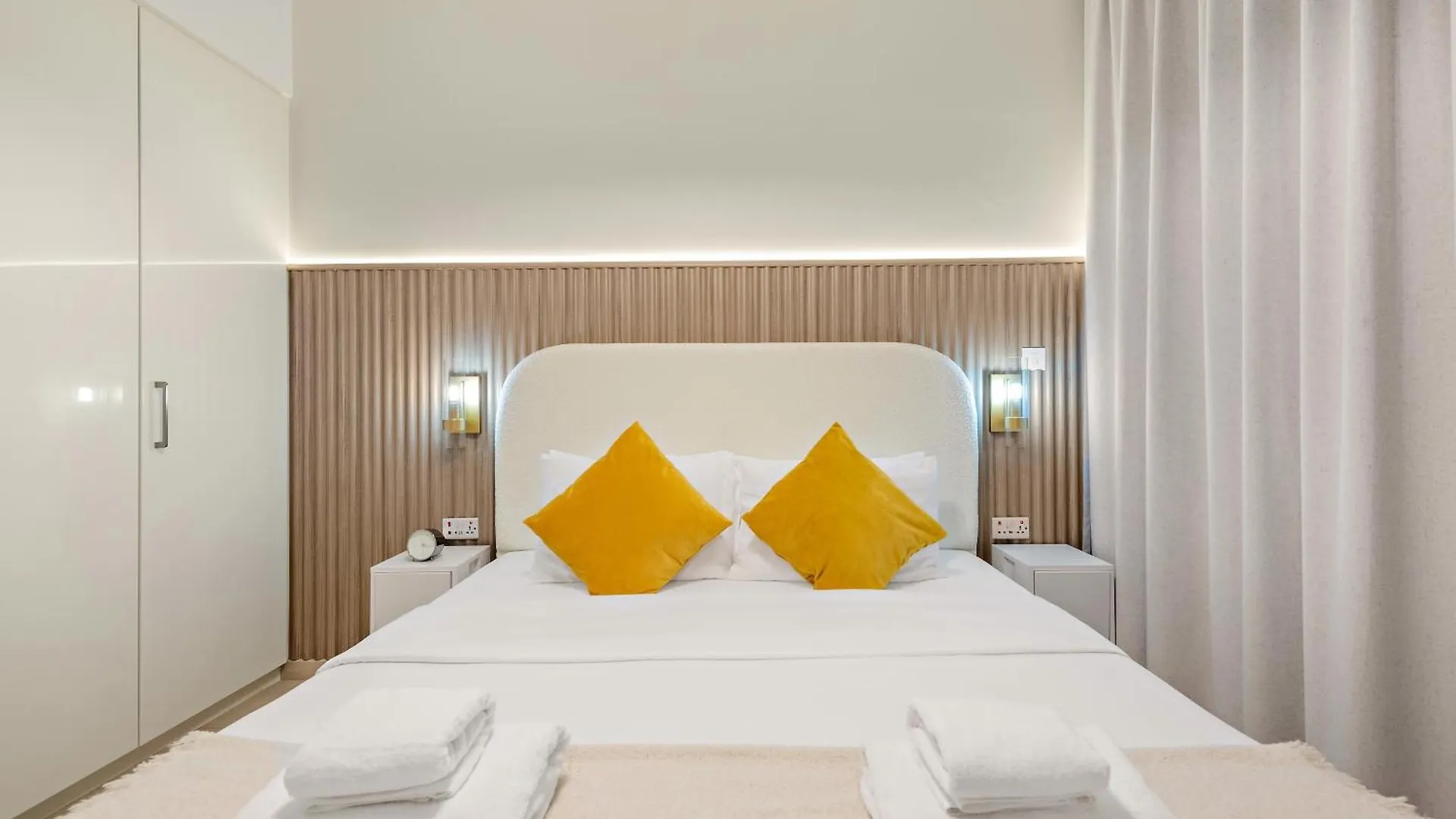 4Br With Spacious Balcony & Stunning Burj Khalifa Views Dubai Apartment