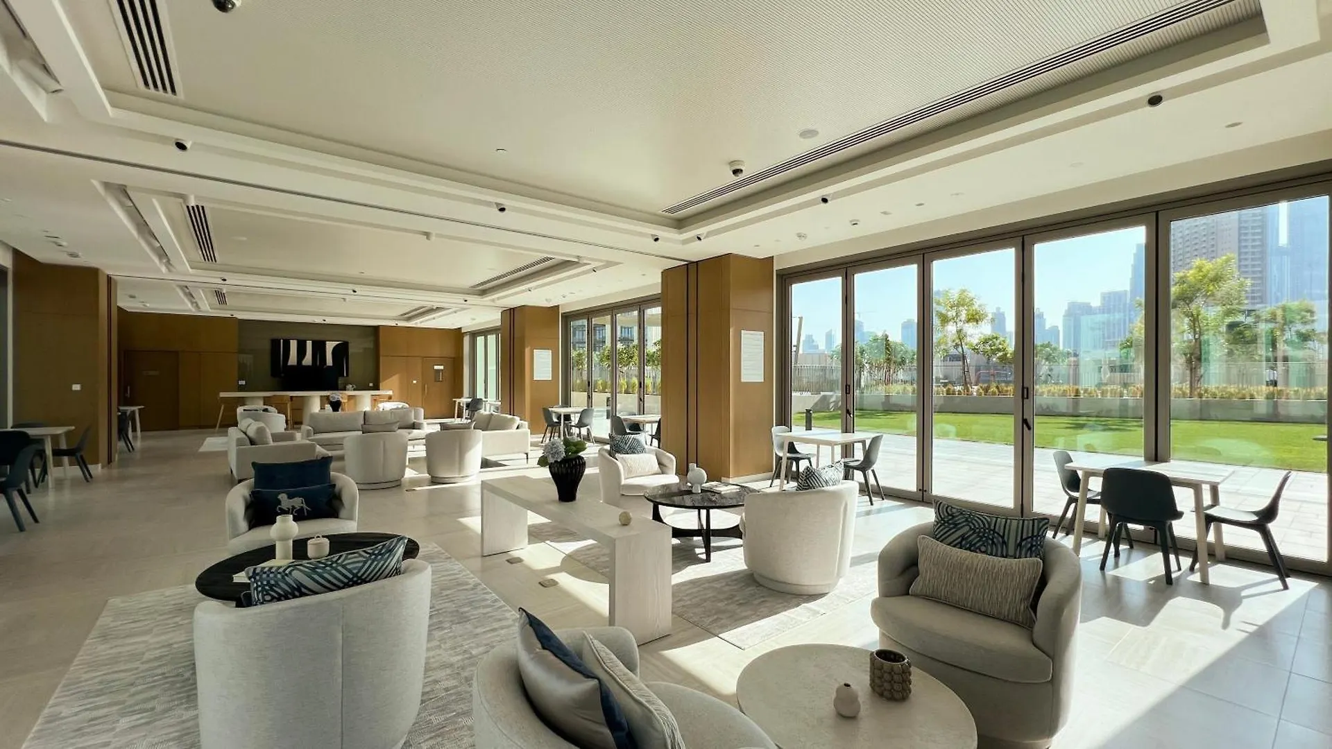 4Br With Spacious Balcony & Stunning Burj Khalifa Views Dubai Apartment