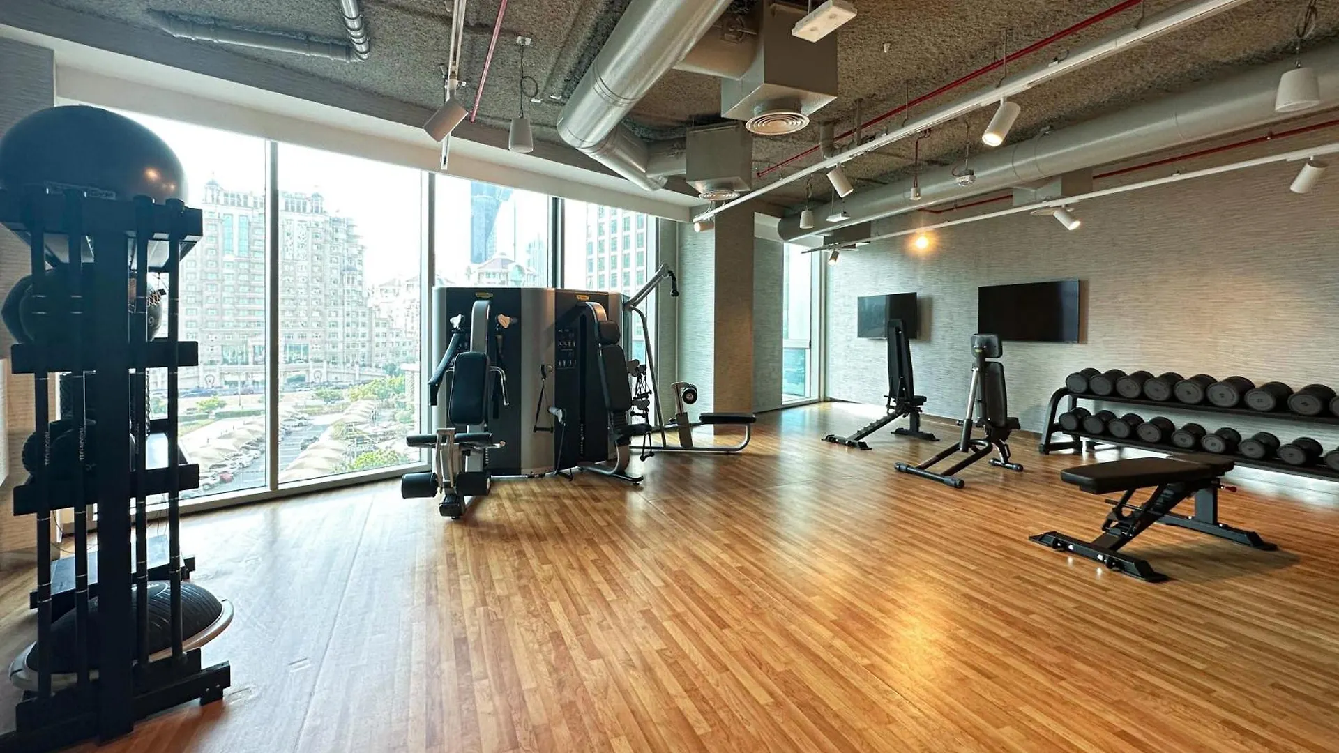 Apartment 4Br With Spacious Balcony & Stunning Burj Khalifa Views Dubai